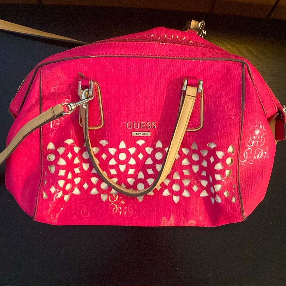 Selling a bright pink Guess flowered purse. Comes w/clip-on tan shoulder strap.